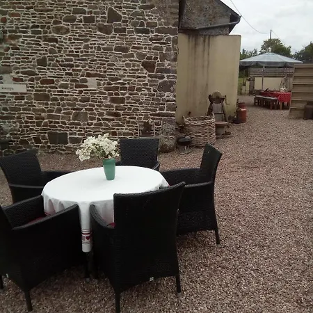 Rouge Holiday home Menil-Vin