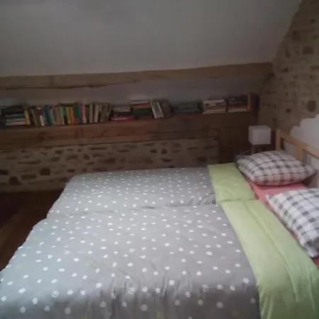 Rouge Holiday home Menil-Vin