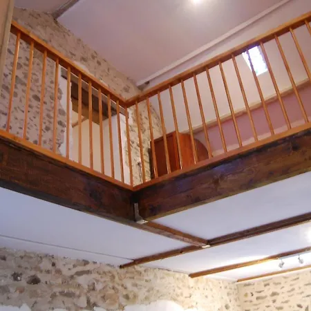 Rouge Holiday home Menil-Vin