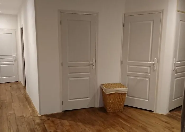 Rouge Semesterbostad Menil-Vin